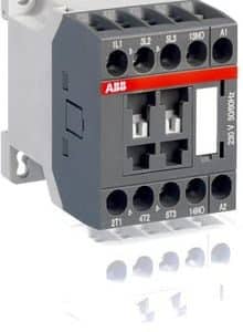 ABB kontaktor 3-polet 4kW med skruetilslutning og hjælpekontakt til 400V motorkredsløb